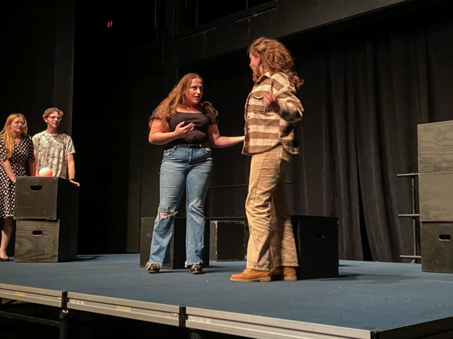 (Left to RIght) Lindsey Burke, Bradley Hughes, Bella Issa and
Gioianna DiGiorgio perform their play “(Not) Everybody Lives.”