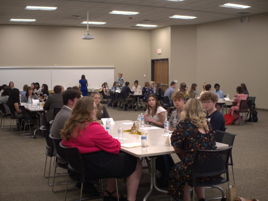 The PR, Marketing and Communications Mix and Mingle where industry professional speed networked every 15 minutes at a different table. The professionals sat at the heads of the tables while the students sat on the sides.