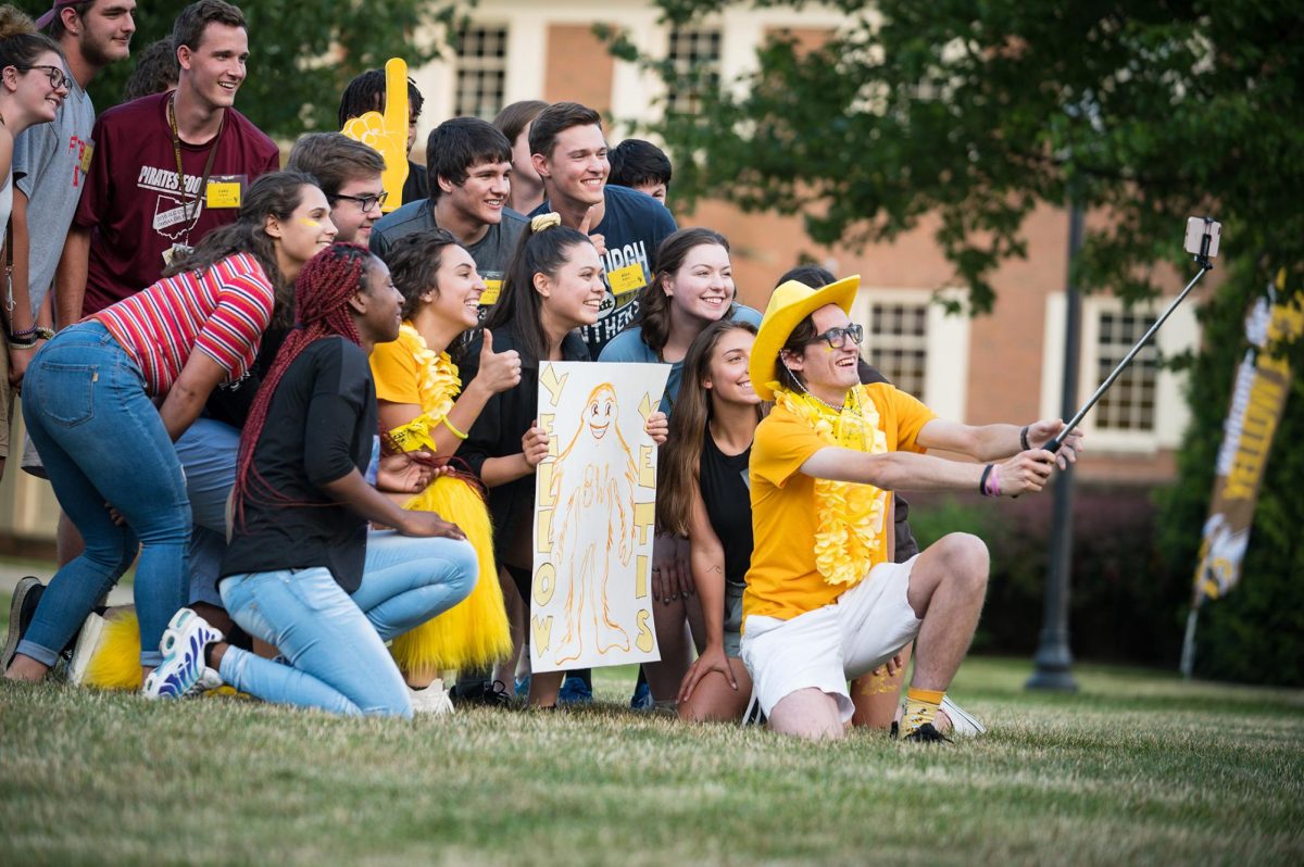 Baldwin+Wallace+University+student+pose+for+a+selfie+during+the+2023+week+of+welcome+events.+