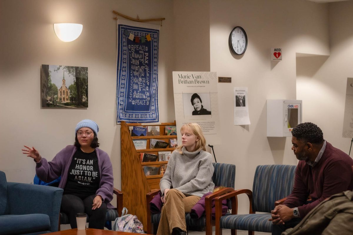 Left to right: Elanna Su and Lauren Weber took part in the 
Racial Healing Student Jacket Circle event during MLK 
week