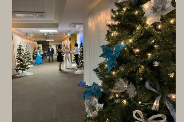 BW students talk amongst the holiday decorations at the 2024 Holiday Gala.