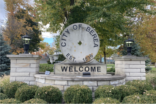 Sandstone sign welcoming visitors to Berea.